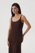 tank_top_sella_iz_shelka_shokolad
